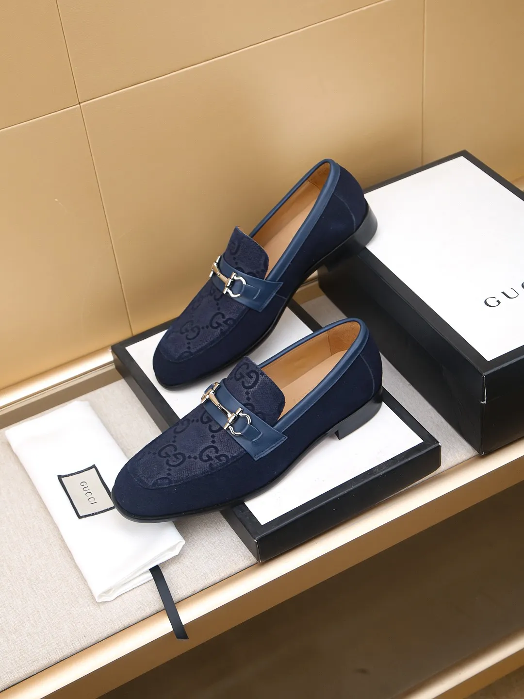 Men's men's shoes 💰460 🆘【GUCCI】Gucci ·🐂里· Hot-selling beanie shoes, top brand luxury, top quality, latest fashion beanie shoes.. The upper is made of original high mercerized smooth cow suede. (Full top layer water-dyed 🐂 leather and lining). The original stylish and stylish soft rubber wear-resistant and non-slip outsole is light and comfortable on the foot, available in 2 colors! Matching code: 39-44 (customized at 38.45.46.47)